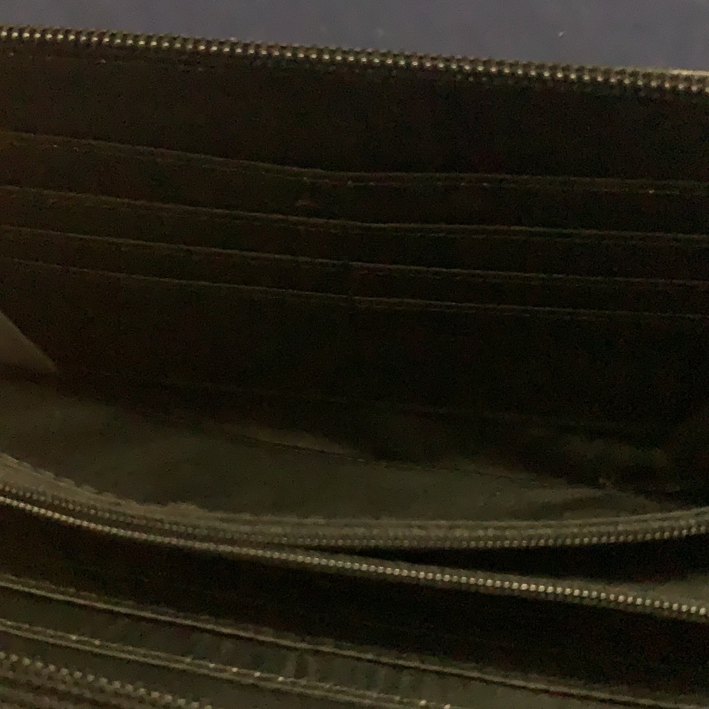 A bag - Picture 4 of 8